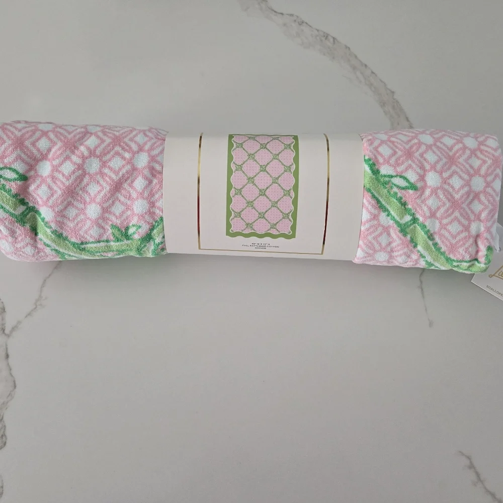 NWT Lilly Pulitzer Scallop Beach Towel
